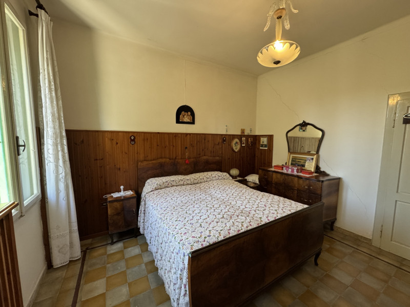 In località Almisano porzione di bifamiliare disposta su unico piano e composta da soggiorno, cuc...