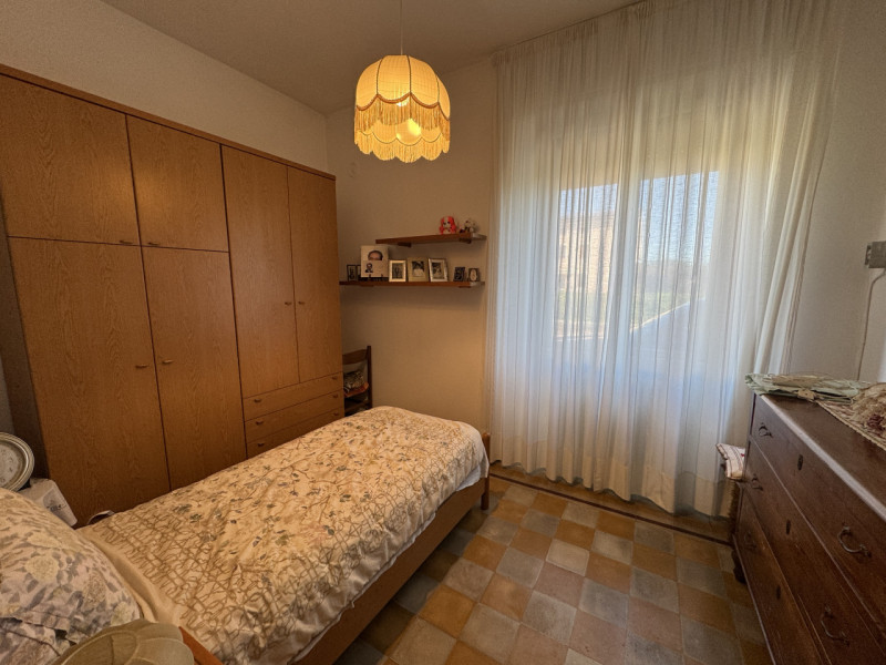 In località Almisano porzione di bifamiliare disposta su unico piano e composta da soggiorno, cuc...