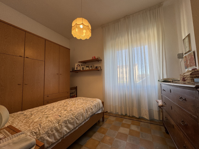 In località Almisano porzione di bifamiliare disposta su unico piano e composta da soggiorno, cuc...