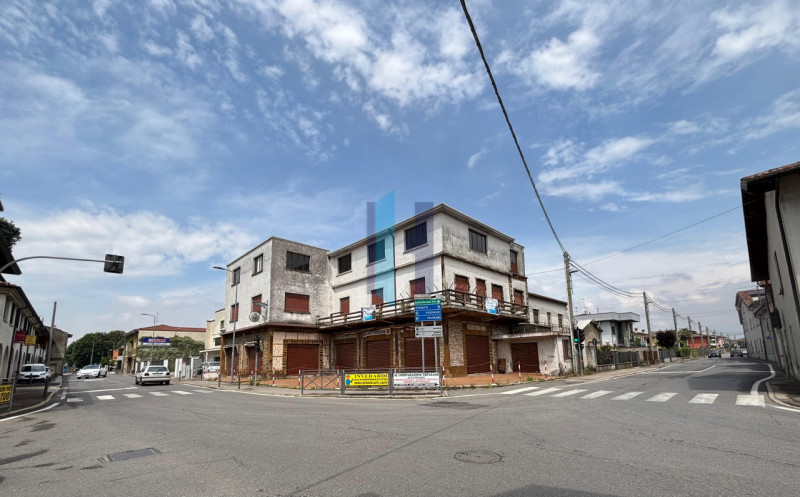 Hotel in Vendita a Trenzano