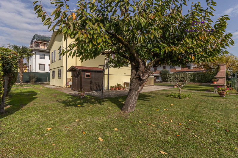 Monselice – Quartiere Marco Polo (su via laterale chiusa)

Casa singola ideale per chi oggi vive ...