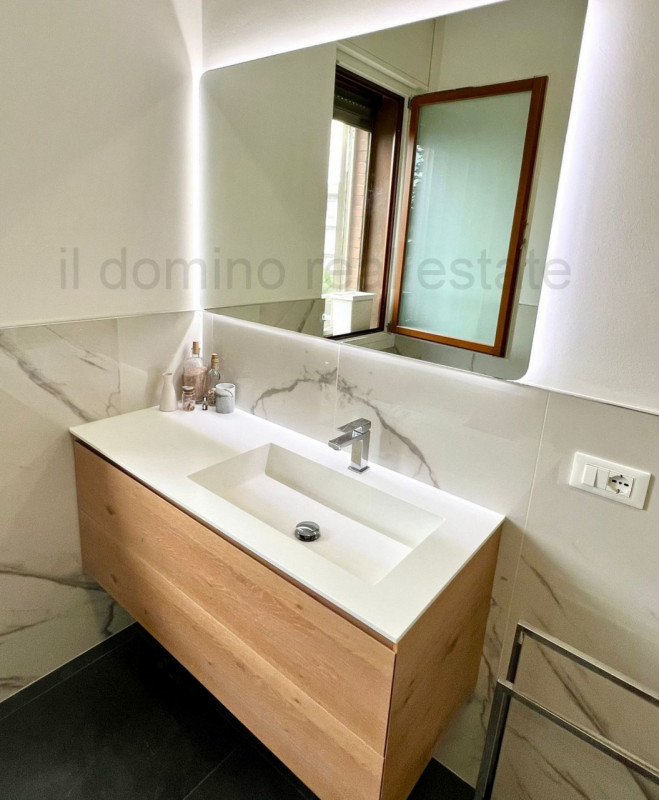 In zona San Giuseppe, nelle vicinanze di Via Peschiera, appartamento completamente ristrutturato ...