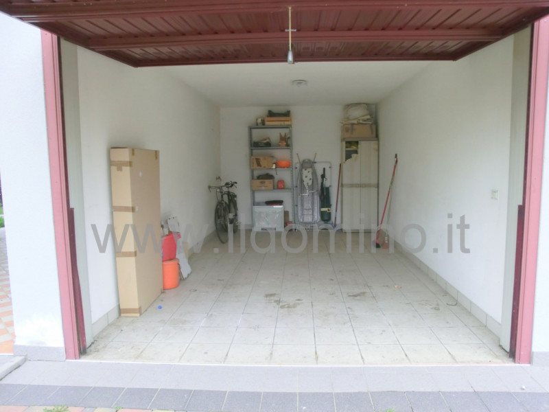 In zona San Giuseppe, nelle vicinanze di Via Peschiera, appartamento completamente ristrutturato ...