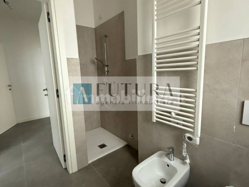 Proponiamo in vendita dei raffinati mini appartamenti di circa 60/70 mq, situati in una zona resi...