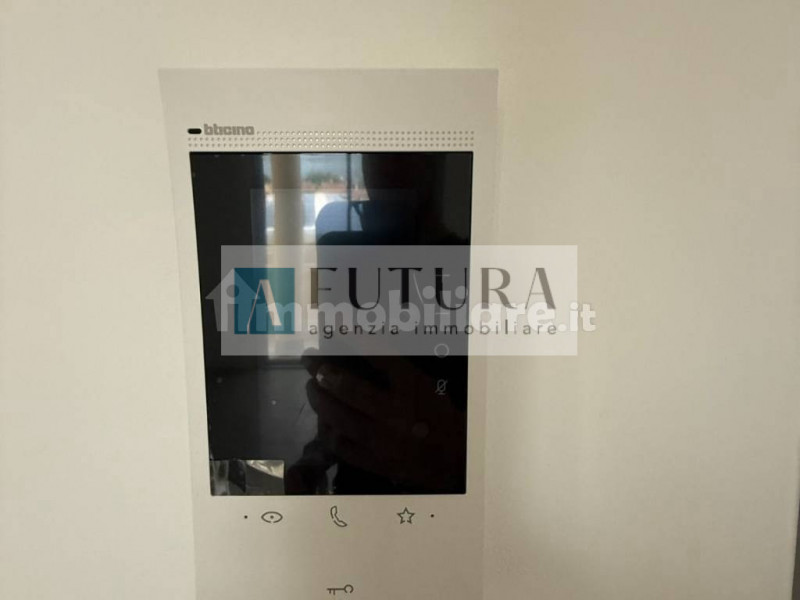 Proponiamo in vendita dei raffinati mini appartamenti di circa 60/70 mq, situati in una zona resi...