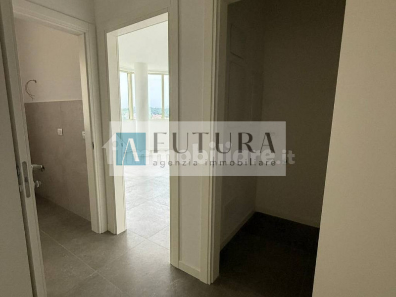 Proponiamo in vendita dei raffinati mini appartamenti di circa 60/70 mq, situati in una zona resi...