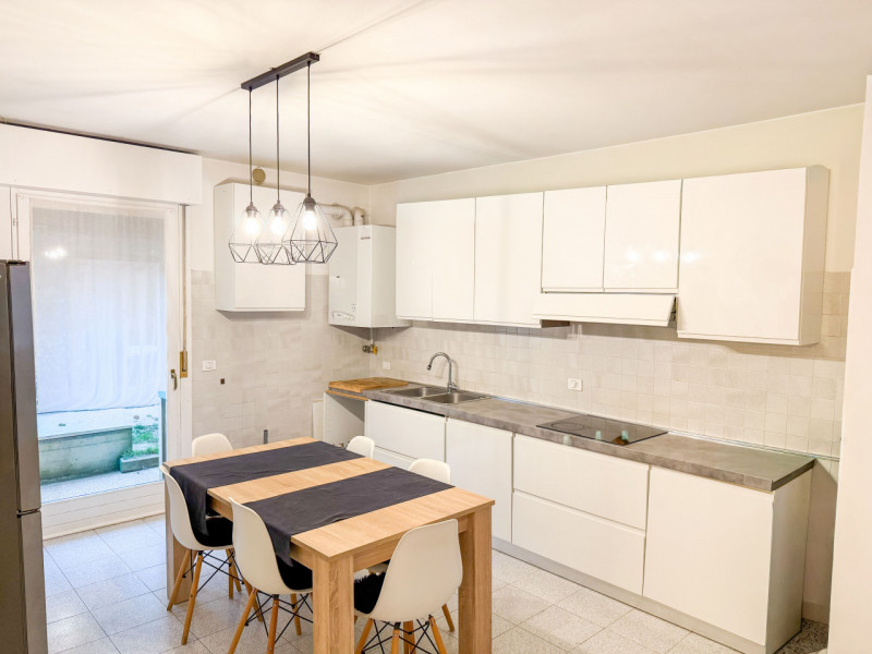 (Per INFO Vittorio 3517343301) In un elegante e tranquillo contesto residenziale del 1991, compos...