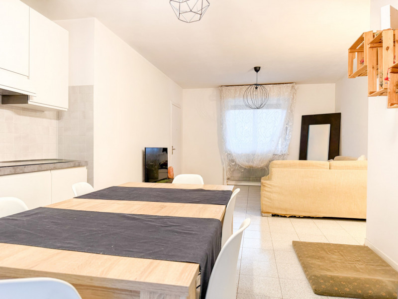 (Per INFO Vittorio 3517343301) In un elegante e tranquillo contesto residenziale del 1991, compos...