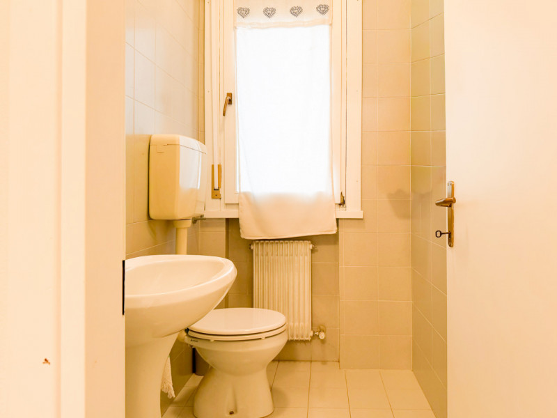 (Per INFO Vittorio 3517343301) In un elegante e tranquillo contesto residenziale del 1991, compos...