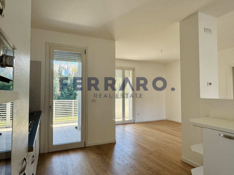 In affitto in una zona residenziale di Sant'Artemio, a Treviso. Proponiamo un ampio appartamento ...