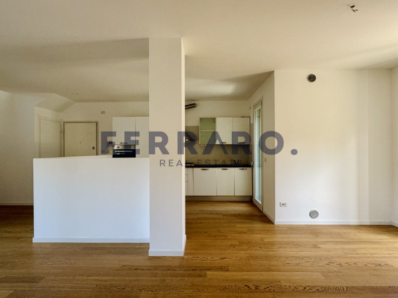 In affitto in una zona residenziale di Sant'Artemio, a Treviso. Proponiamo un ampio appartamento ...