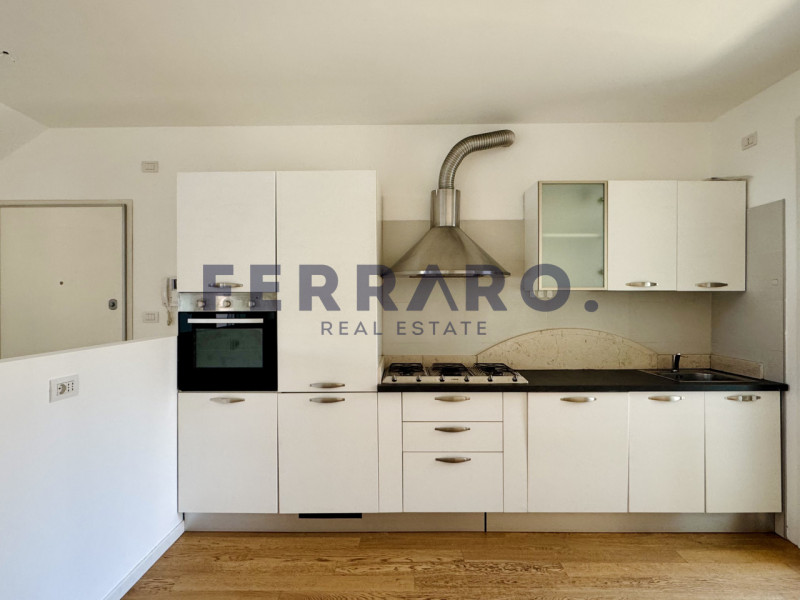 In affitto in una zona residenziale di Sant'Artemio, a Treviso. Proponiamo un ampio appartamento ...