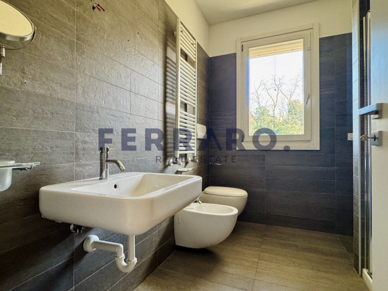 In affitto in una zona residenziale di Sant'Artemio, a Treviso. Proponiamo un ampio appartamento ...