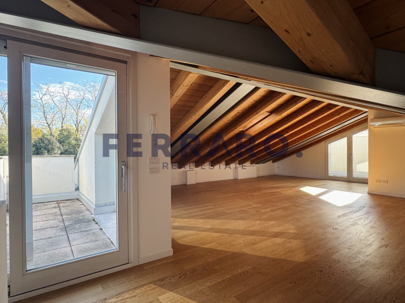 In affitto in una zona residenziale di Sant'Artemio, a Treviso. Proponiamo un ampio appartamento ...