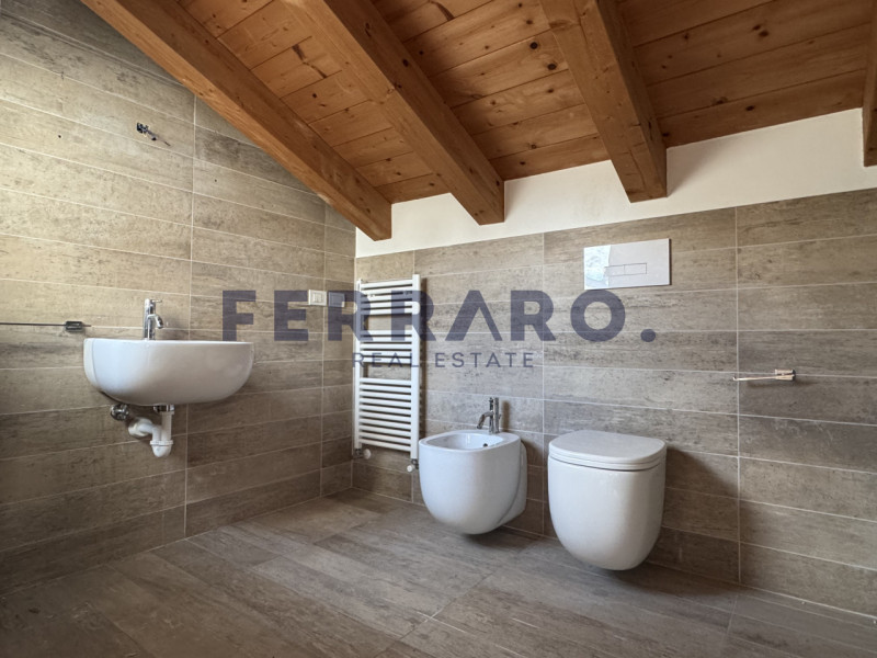 In affitto in una zona residenziale di Sant'Artemio, a Treviso. Proponiamo un ampio appartamento ...