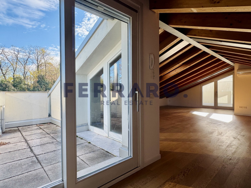 In affitto in una zona residenziale di Sant'Artemio, a Treviso. Proponiamo un ampio appartamento ...