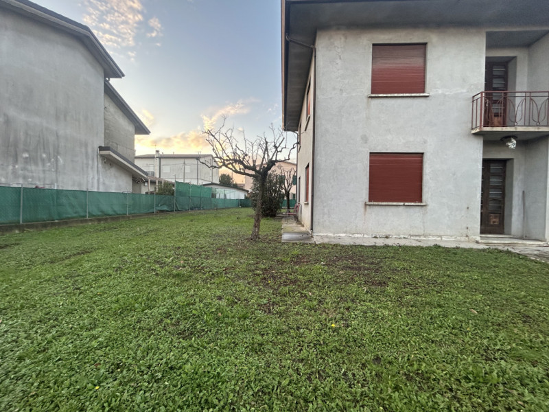 Nel cuore di Mestrino, a pochi passi da tutti i servizi e a breve distanza dal futuro capolinea d...