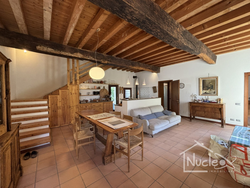 A Rovolon, zona Bastia, affittassi porzione centrale di casa a schiera, disposta su due livelli d...