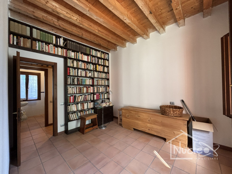 A Rovolon, zona Bastia, affittassi porzione centrale di casa a schiera, disposta su due livelli d...