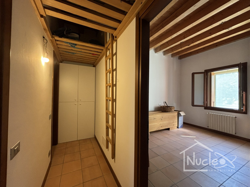 A Rovolon, zona Bastia, affittassi porzione centrale di casa a schiera, disposta su due livelli d...