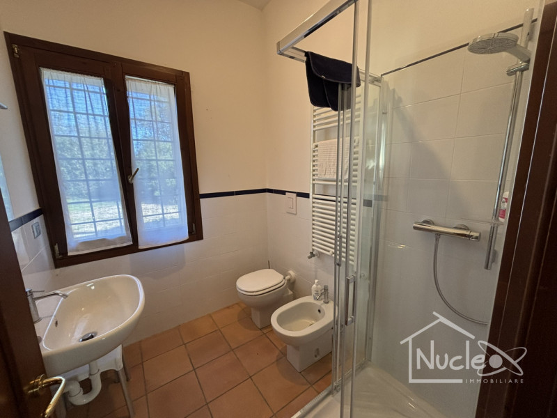 A Rovolon, zona Bastia, affittassi porzione centrale di casa a schiera, disposta su due livelli d...