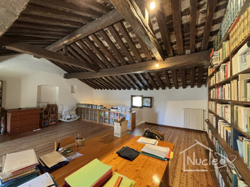 A Rovolon, zona Bastia, affittassi porzione centrale di casa a schiera, disposta su due livelli d...