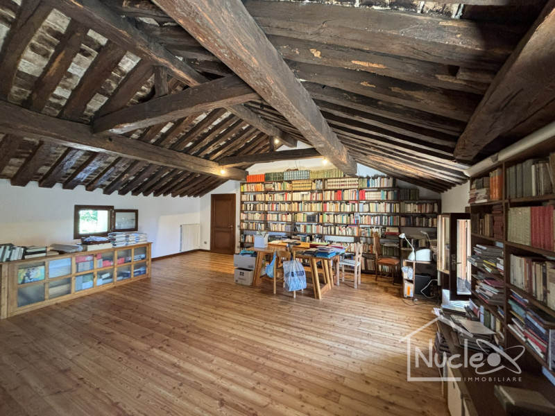 A Rovolon, zona Bastia, affittassi porzione centrale di casa a schiera, disposta su due livelli d...