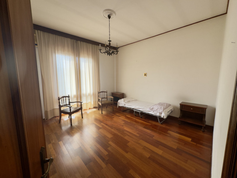 COMPOSIZIONE:
Villetta singola, caratterizzata da un porticato vivibile, utilizzabile anche per p...