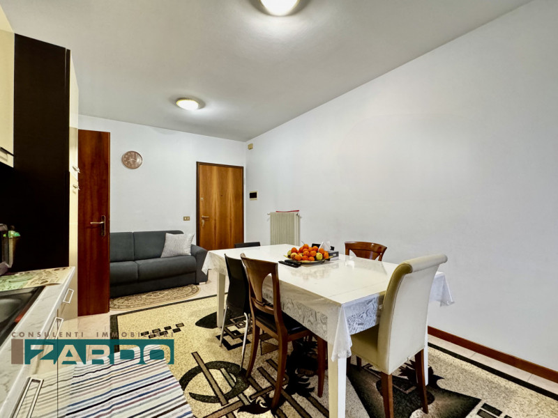 Rif. A-313 (per info 350 5383983 | Giacomo)

Nel centro di Castione di Loria proponiamo in vendit...