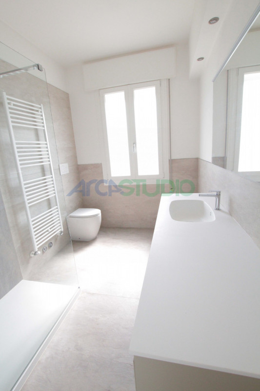 Tezze sul Brenta:
a due passi dal centro del paese, proponiamo una introvabile casa singola con g...