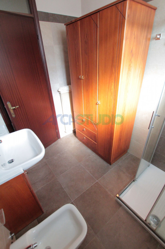 Tezze sul Brenta:
a due passi dal centro del paese, proponiamo una introvabile casa singola con g...