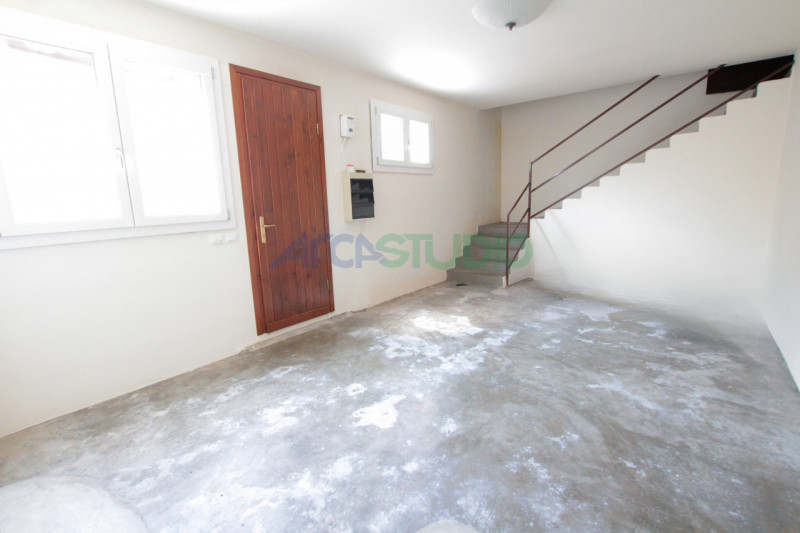 Tezze sul Brenta:
a due passi dal centro del paese, proponiamo una introvabile casa singola con g...