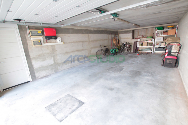 Tezze sul Brenta:
a due passi dal centro del paese, proponiamo una introvabile casa singola con g...