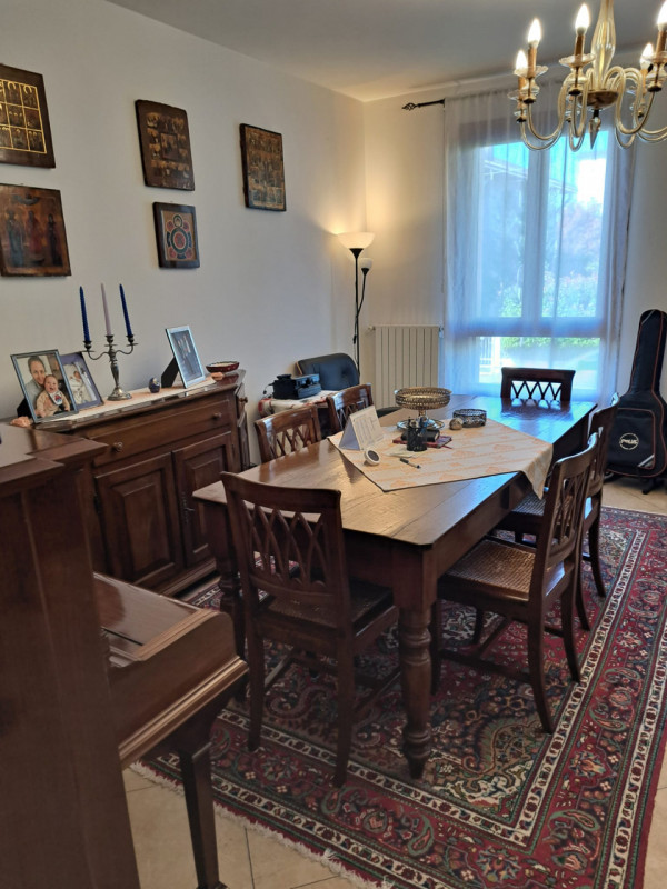 In uno dei quartieri più ricercati di Padova, proponiamo in vendita una raffinata porzione centra...