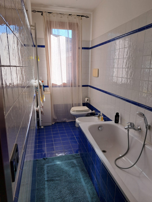 In uno dei quartieri più ricercati di Padova, proponiamo in vendita una raffinata porzione centra...