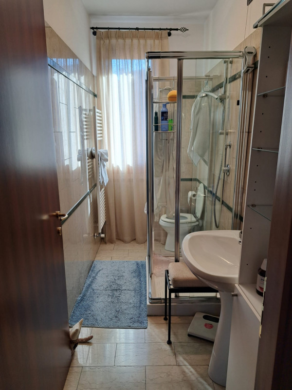 In uno dei quartieri più ricercati di Padova, proponiamo in vendita una raffinata porzione centra...