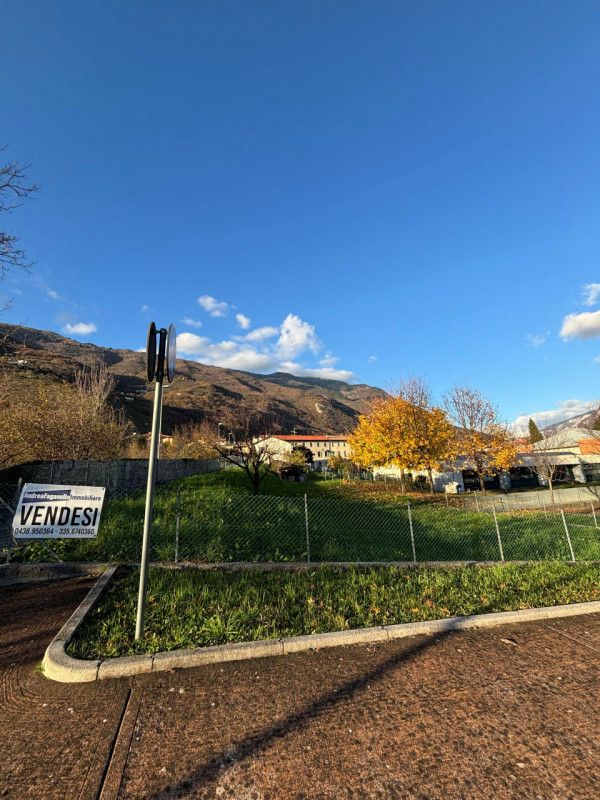 Proponiamo in vendita un terreno agricolo di circa 500 mq situato nel comune di Vittorio Veneto, ...