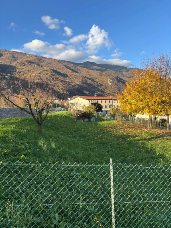 Proponiamo in vendita un terreno agricolo di circa 500 mq situato nel comune di Vittorio Veneto, ...