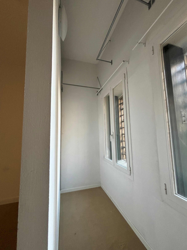 Proponiamo in affitto un luminoso negozio di circa 60 mq situato nella centralissima zona di Vitt...