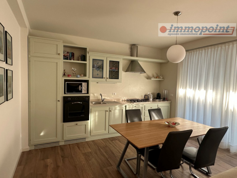 Elegante casa singola situata nel tranquillo e ben servito comune di Tezze sul Brenta. 

L'immobi...