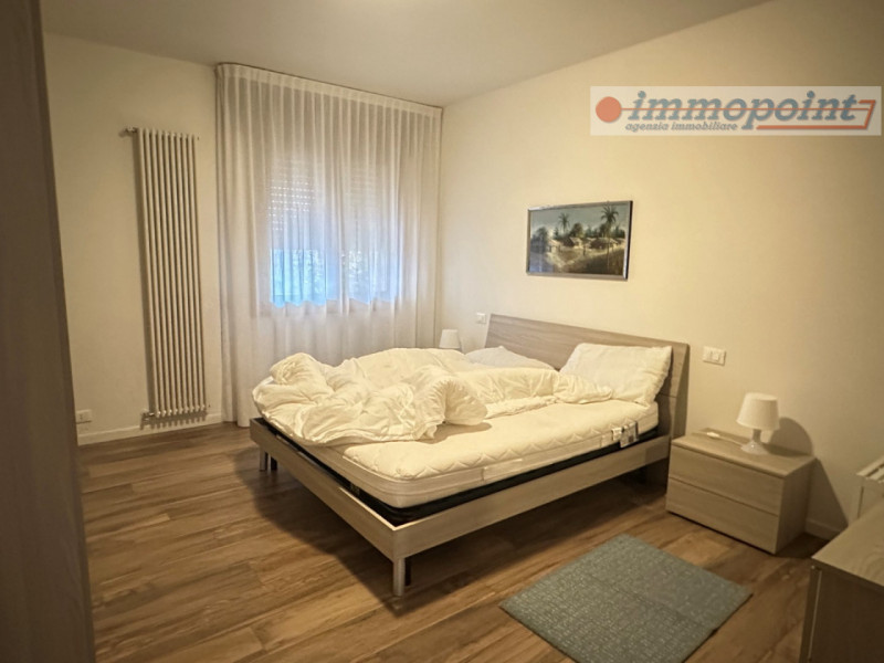 Elegante casa singola situata nel tranquillo e ben servito comune di Tezze sul Brenta. 

L'immobi...