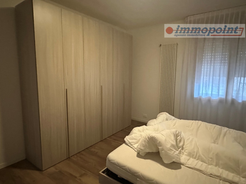 Elegante casa singola situata nel tranquillo e ben servito comune di Tezze sul Brenta. 

L'immobi...