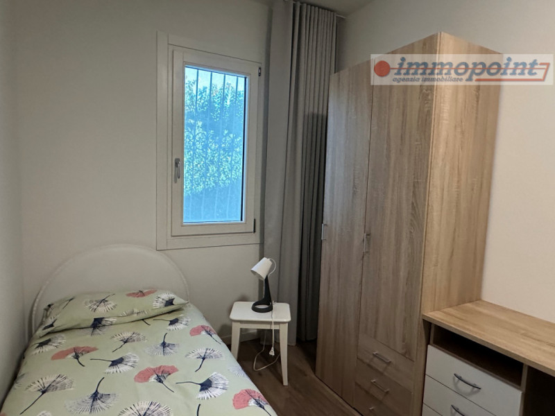 Elegante casa singola situata nel tranquillo e ben servito comune di Tezze sul Brenta. 

L'immobi...