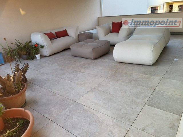 Elegante casa singola situata nel tranquillo e ben servito comune di Tezze sul Brenta. 

L'immobi...