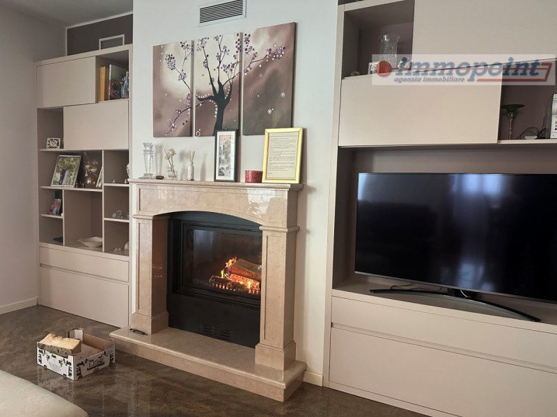 Elegante casa singola situata nel tranquillo e ben servito comune di Tezze sul Brenta. 

L'immobi...