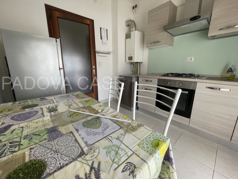 Ampio appartamento di 100 mq circa con garage, posto auto e poggiolo.

Se cerchi un’abitazione ch...