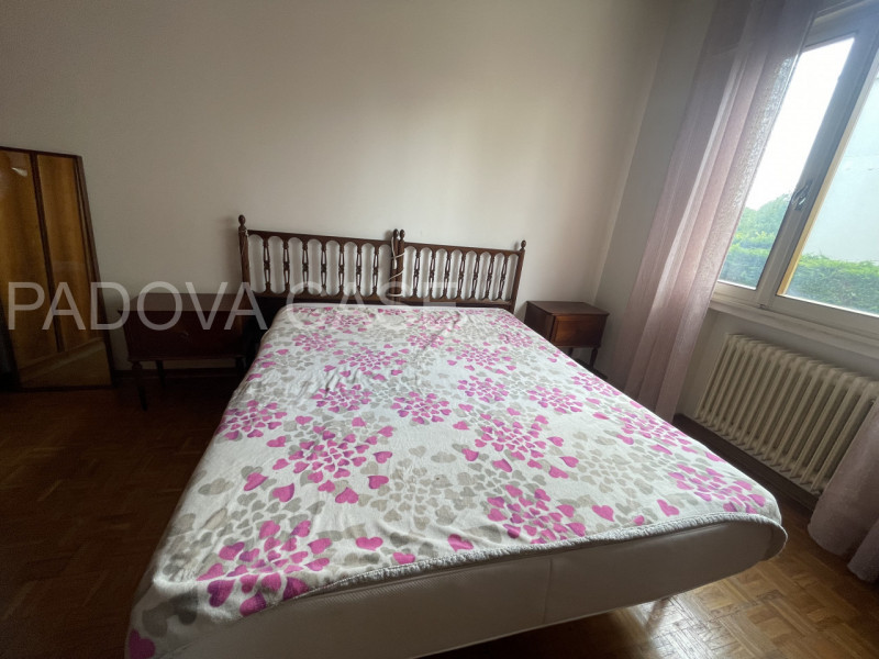 Ampio appartamento di 100 mq circa con garage, posto auto e poggiolo.

Se cerchi un’abitazione ch...