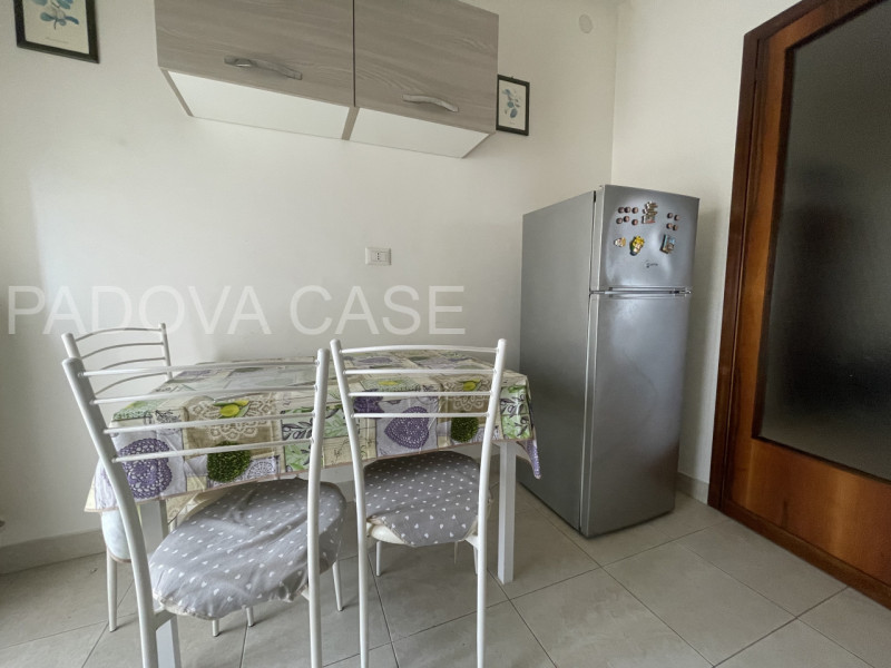 Ampio appartamento di 100 mq circa con garage, posto auto e poggiolo.

Se cerchi un’abitazione ch...