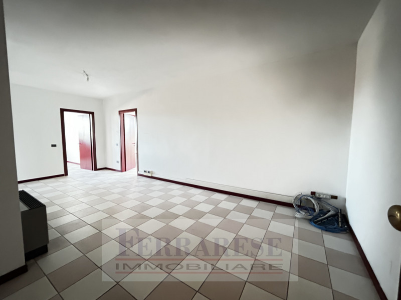 Se stai cercando un UFFICIO spazioso e ben posizionato nella vivace zona di Ponte di Brenta a Pad...