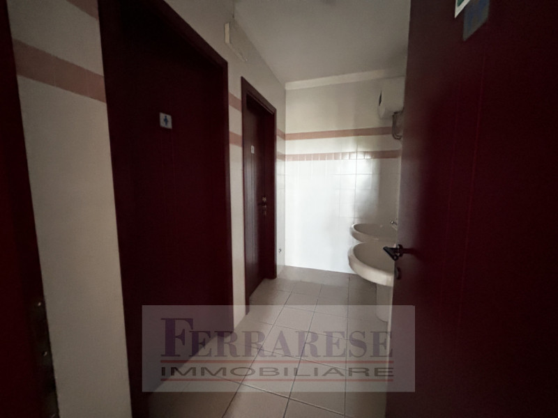 Se stai cercando un UFFICIO spazioso e ben posizionato nella vivace zona di Ponte di Brenta a Pad...